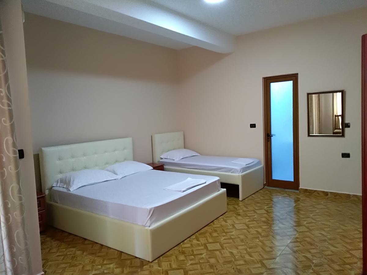 Hotel Gjeli Fier Bagian luar foto