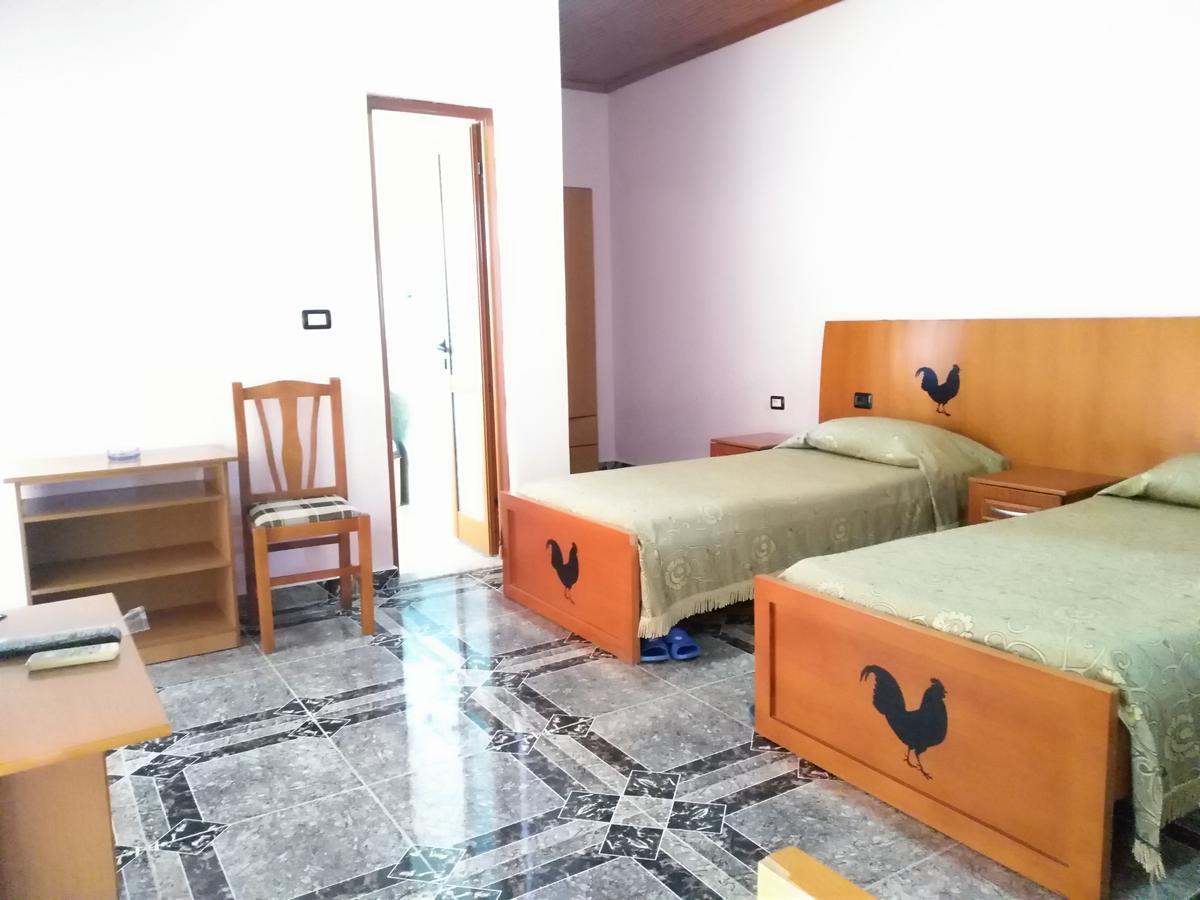 Hotel Gjeli Fier Bagian luar foto