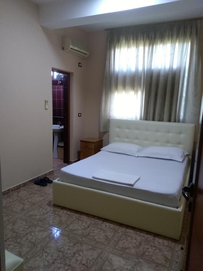 Hotel Gjeli Fier Bagian luar foto