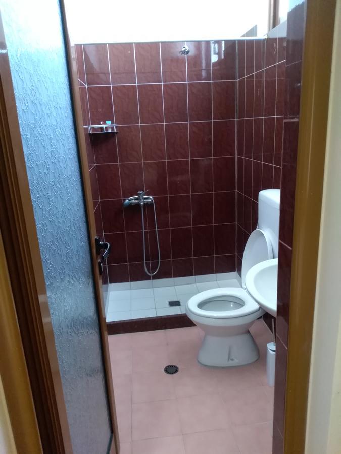 Hotel Gjeli Fier Bagian luar foto
