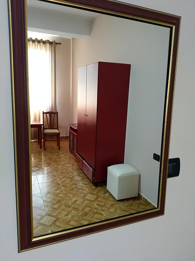 Hotel Gjeli Fier Bagian luar foto