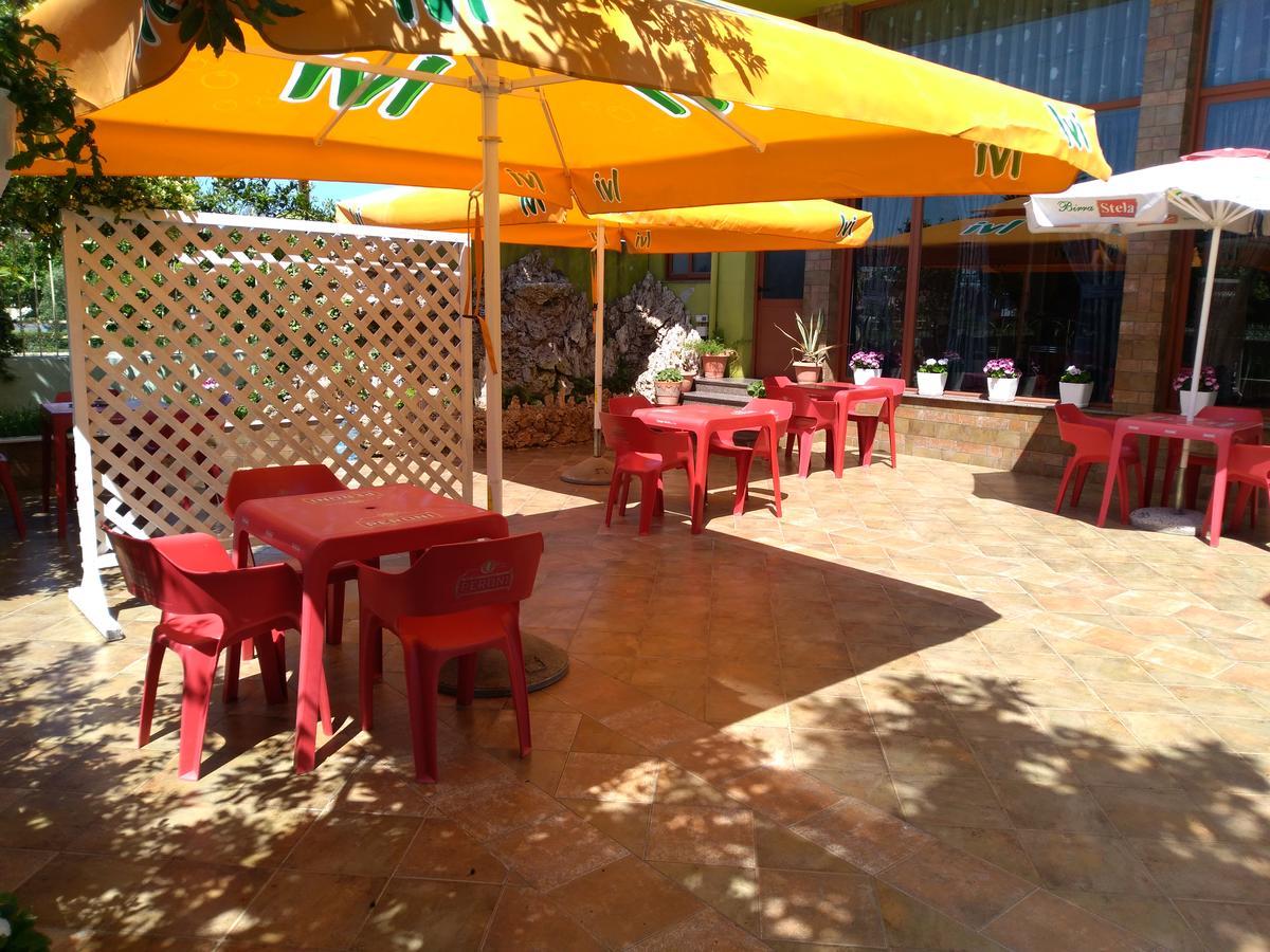 Hotel Gjeli Fier Bagian luar foto