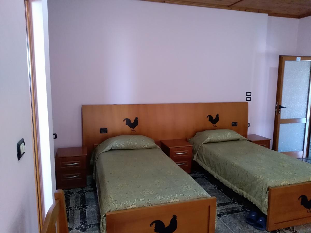 Hotel Gjeli Fier Bagian luar foto