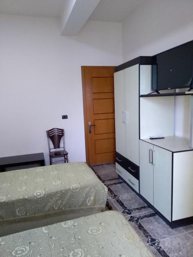 Hotel Gjeli Fier Bagian luar foto