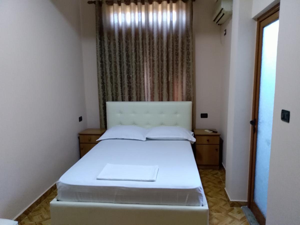 Hotel Gjeli Fier Bagian luar foto
