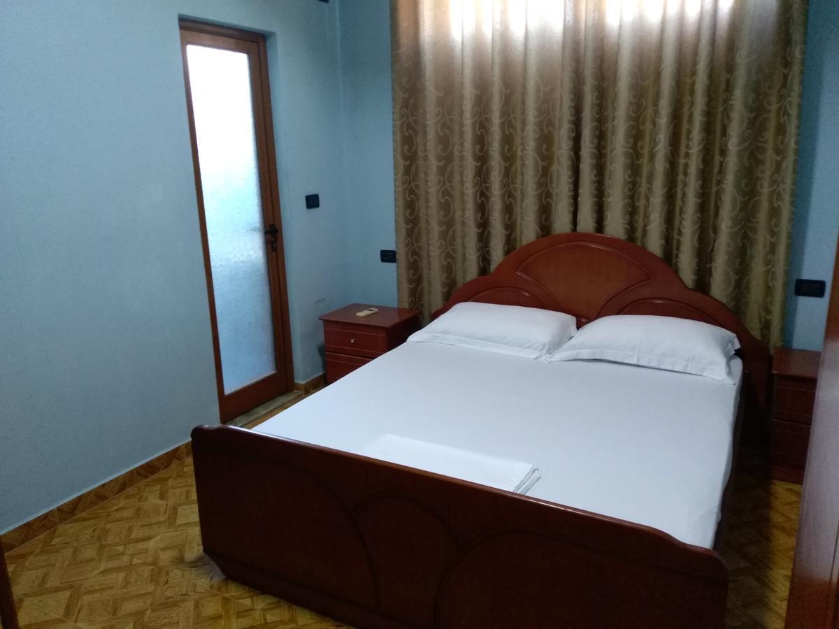 Hotel Gjeli Fier Bagian luar foto